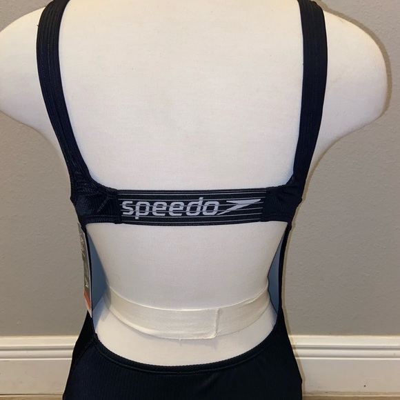 Speedo women’s swimsuit - Picture 2 of 10
